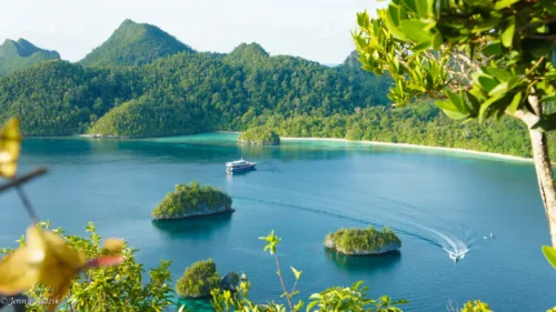 Sailing Raja Ampat